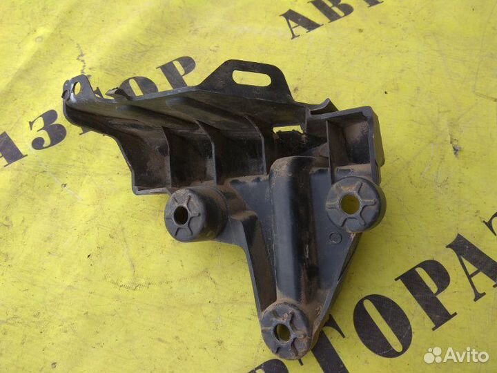 Кронштейн заднего бампера правый Citroen C4 2 B7