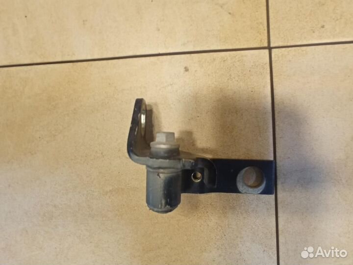 Петля двери задней правой нижняя Ford Focus 3 CB8