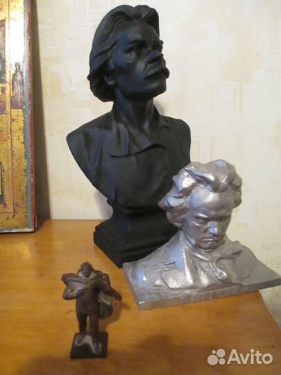 Бюсты великих людей