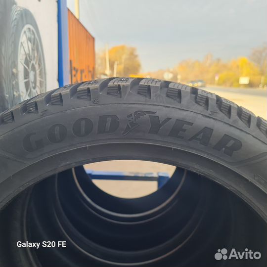 Goodyear UltraGrip Arctic 2 235/45 R18 98T