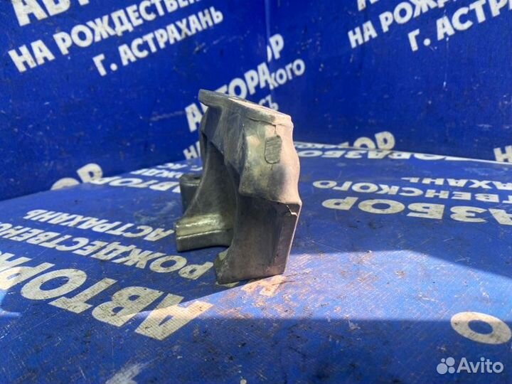 Кронштейн опоры двигателя Toyota Camry 40 седан