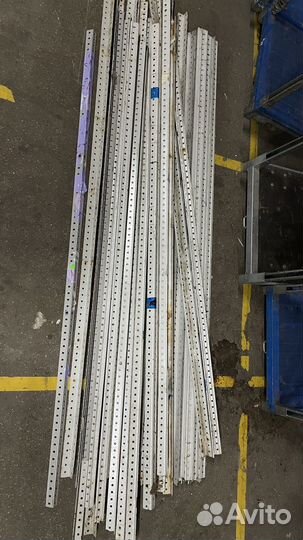 Металлические перекладины и полки