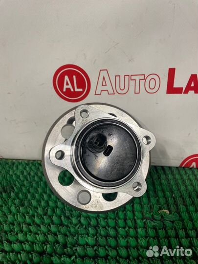 Ступичный узел задний левый Toyota Camry ASV50