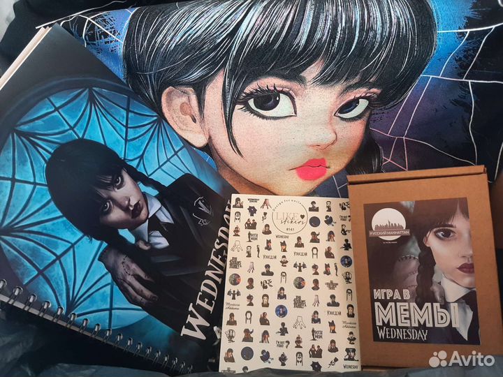 Подарок Уэнсдей