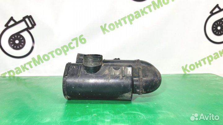 Резонатор воздушного фильтра Audi 80S седан 1 1989