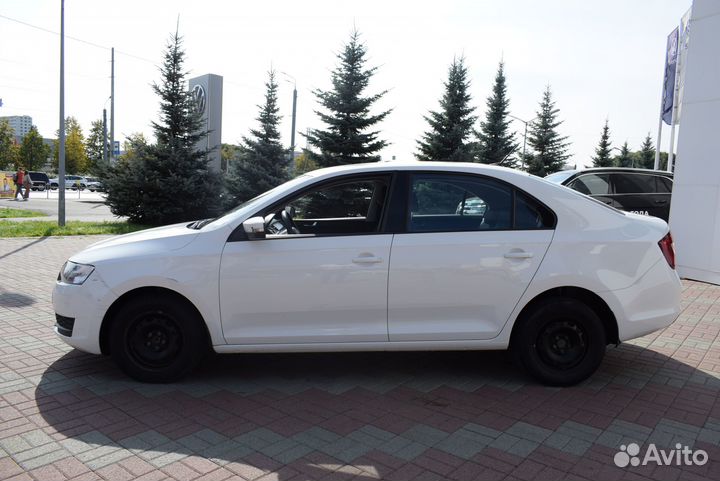 Skoda Rapid 1.6 МТ, 2018, битый, 120 900 км