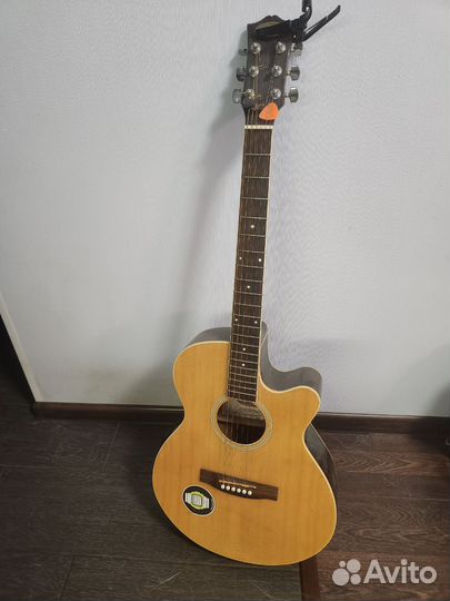 Гитары, укулеле и комбоусилители (б/у)