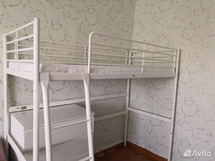 Кровать с матрасом