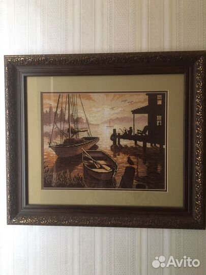 Картина вышитая крестом в багете под стеклом