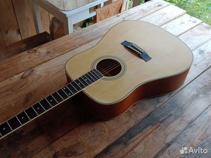 Акустическая гитара yamaha