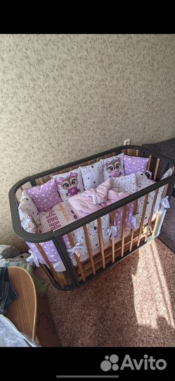 Детская кроватка с маятником