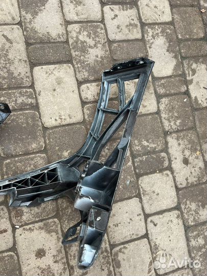 Кронштейн переднего бампера правый Mercedes w212