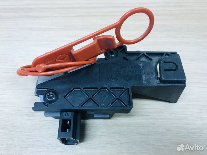 Активатор лючка бензобака W212 Mercedes-Benz