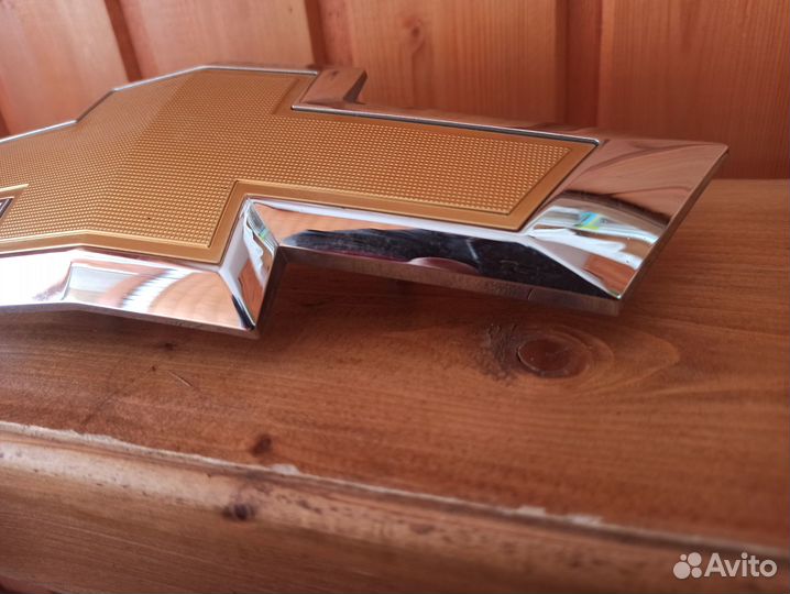 Эмблема Chevrolet Traverse 2017