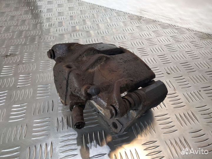 Суппорт передний правый Рено Сценик 2