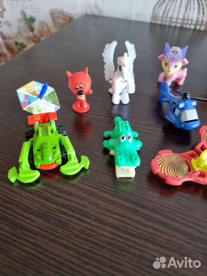 Игрушки из киндера пакетом