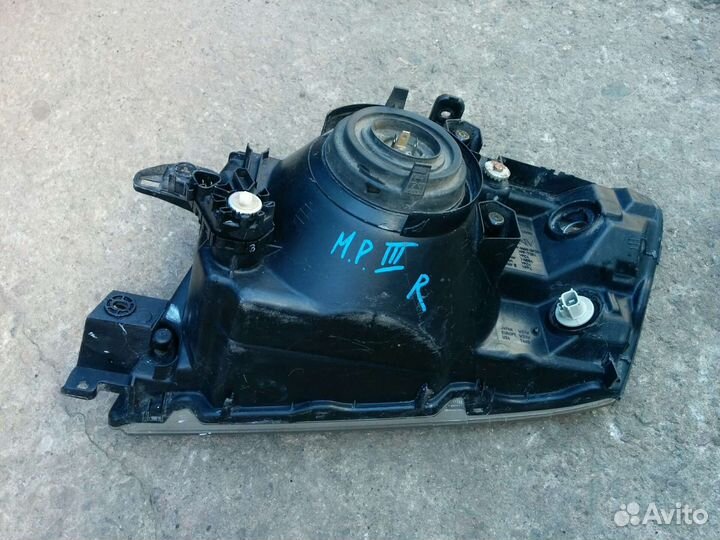 Митсубиси Паджеро 3 Фара передняя правая