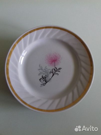 Тарелки разные