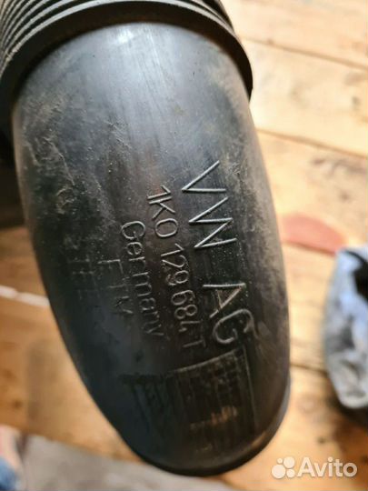 Патрубок воздушного фильтра 1k0129684t