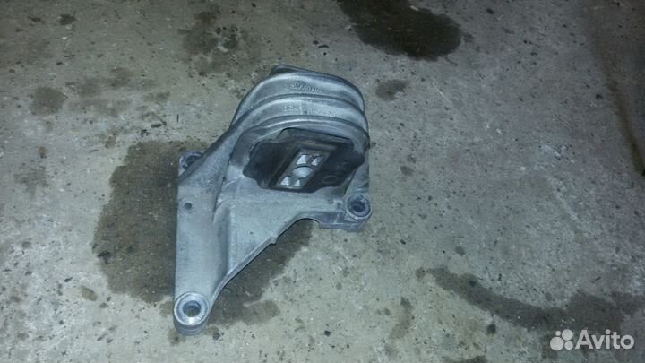 Кронштейн двигателя верхний volvo 90 вольво хс90