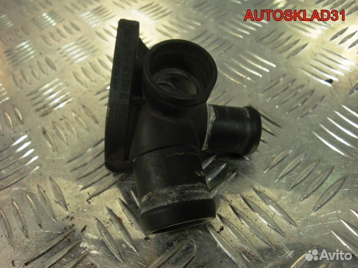 Фланец системы охлаждения VW Passat B5 058121133C