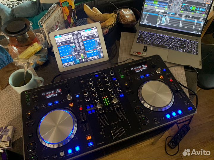 Dj контролер Pioneer XDJ R1