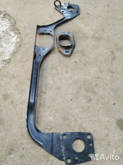 Балка поперечная передняя Volkswagen Passat B5