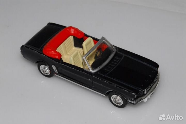 Модель масштаб 1/43 mustang convertible (1964)