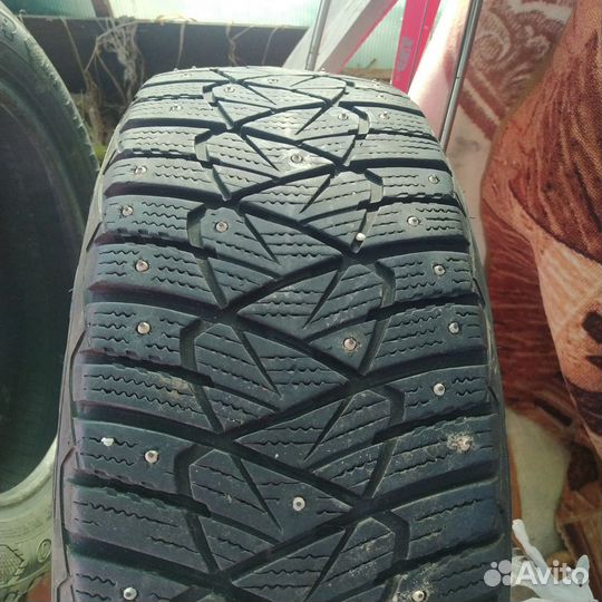 Goodyear Ultragrip 600 215/55 R17 98