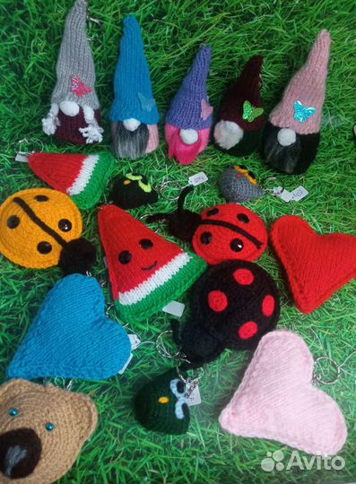 Вязаная игрушка брелок