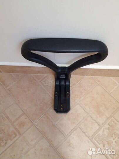 Подлокотник для компьютерного кресла