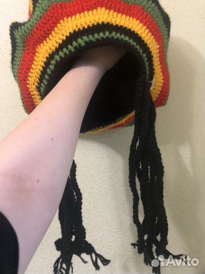 Вязанная шапка-берет с вязанными дредами