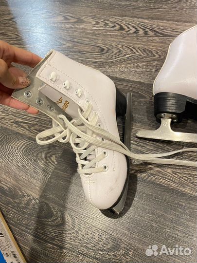 Коньки фигурные детские Graf