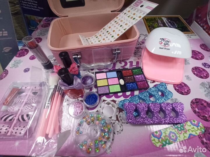 Набор косметики в сумочке