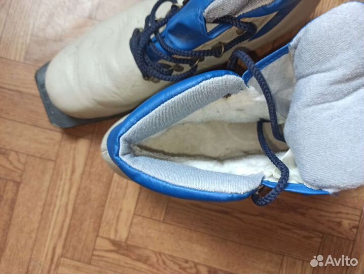 Лыжные ботинки