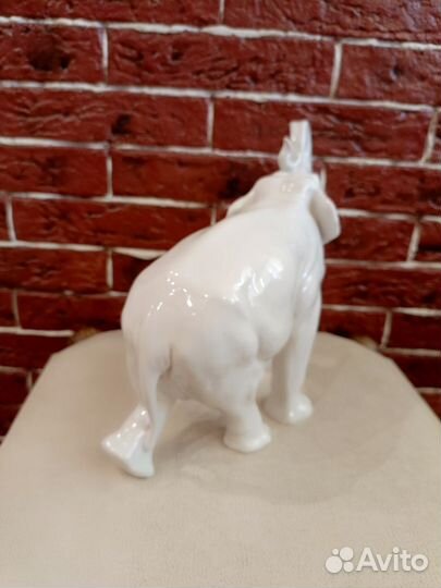 Фарфоровые статуэтки(слон большой лфз)