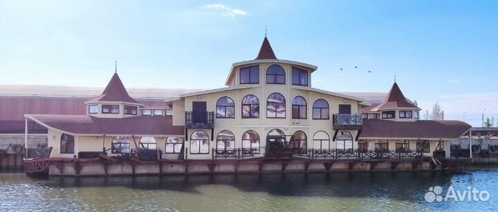 Дебаркадер-плавучий ресторан