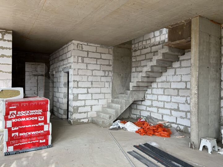 Коттедж 1320 м² на участке 28 сот.