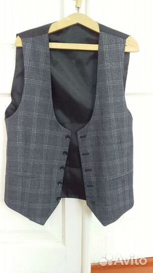 Мужской костюм тройка 48 размер
