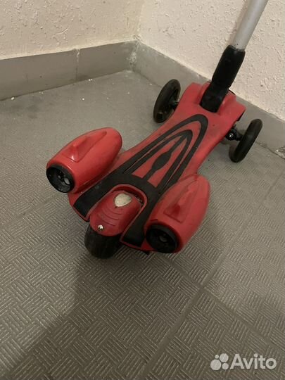 Самокат трехколесный с музыкой и 