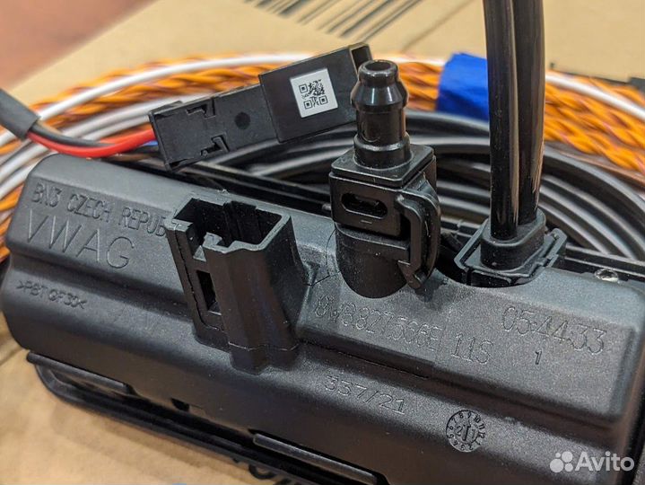 Камера заднего вида с омывателем VAG