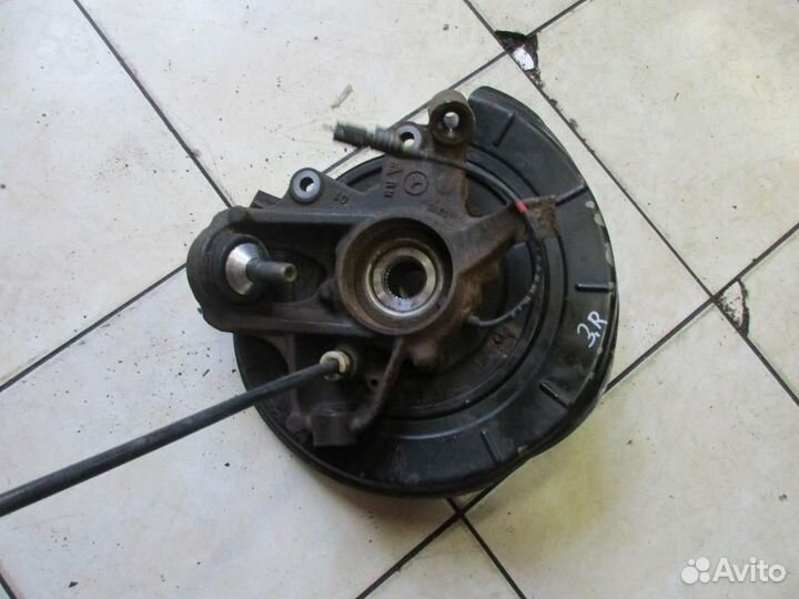 Кулак подвески задний левый w251 R-class 272.96