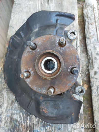 Кулак поворотный правый Тойота Камри 40 2,4