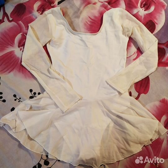 Купальник гимнастический белый с юбкой 7-9 лет