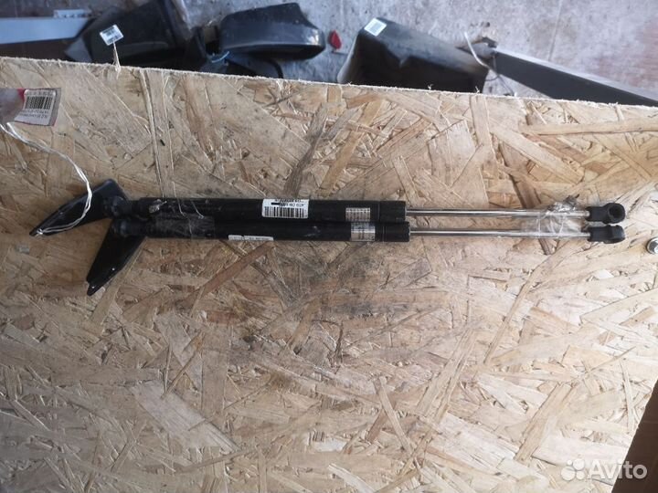 Амортизатор дв багажника Suzuki Sx-4 YA11S