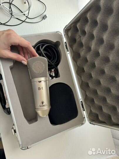 Студийный микрофон behringer b-1