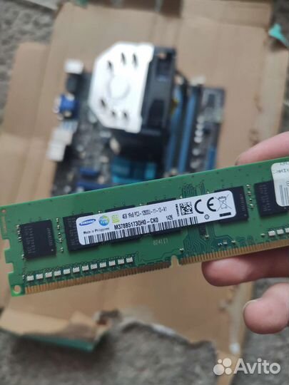 Материнская плата с процессором и памятью