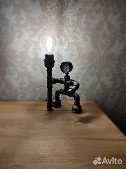 Светильник,лампа настольная
