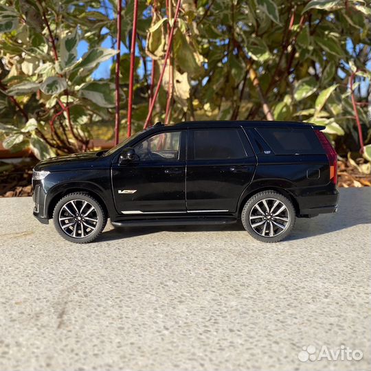 Модель Cadillac Escalade чёрный 5 поколение