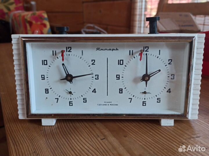 Часы шахматные янтарь